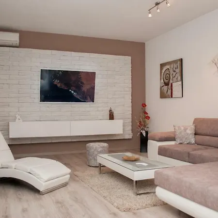 Red Sunset Apartment Kastela